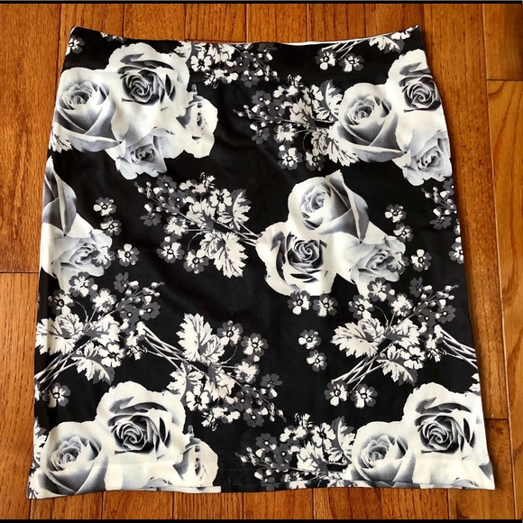 3/$25 Women’s Pencil Skirt - Picture 3 of 3